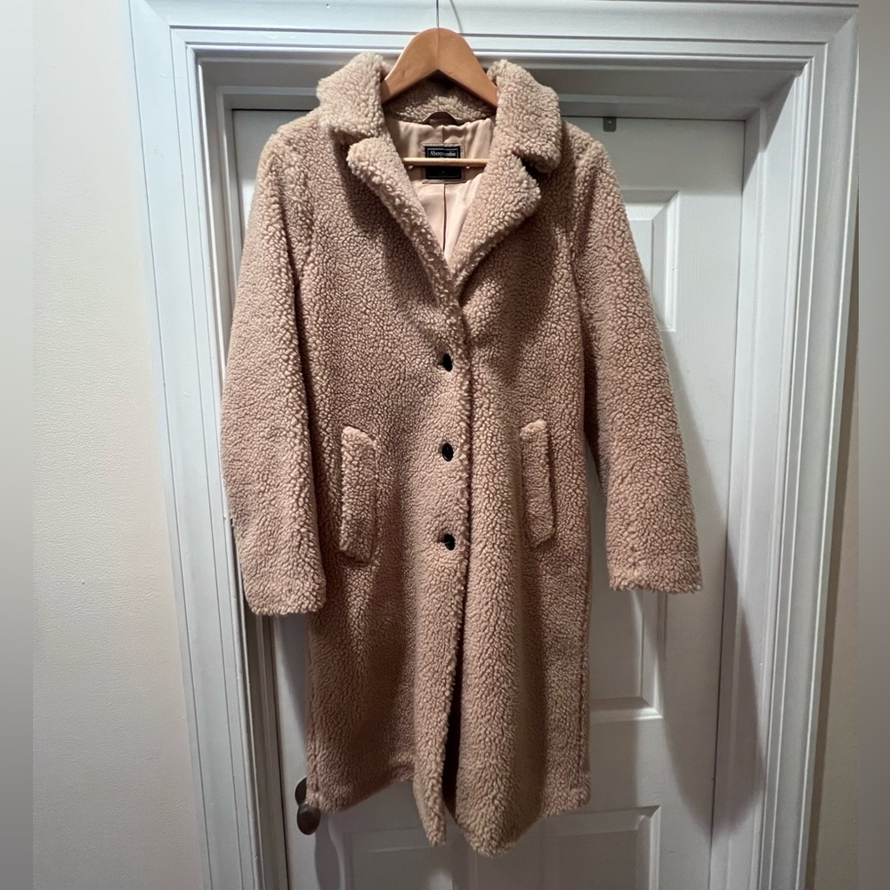 Abercrombie & Fitch Button Up Teddy Coat
Size Medium
